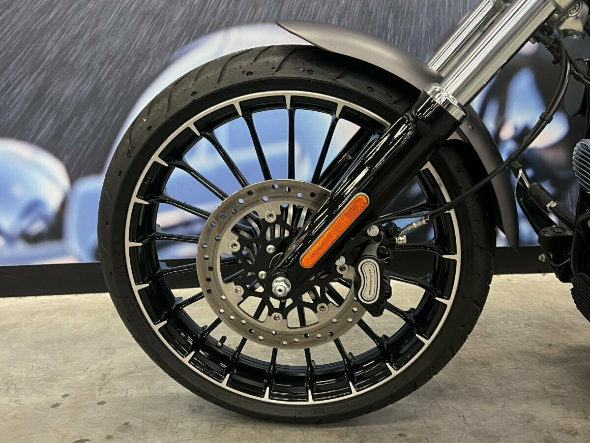 2017 HARLEY-DAVIDSON FXSB SOFTAIL BREAKOUT CRUISER