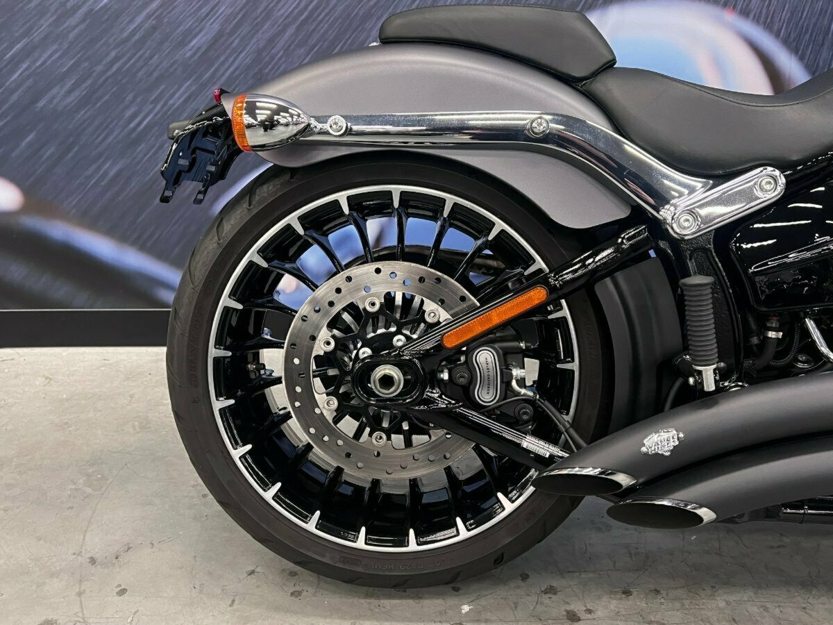 2017 HARLEY-DAVIDSON FXSB SOFTAIL BREAKOUT CRUISER