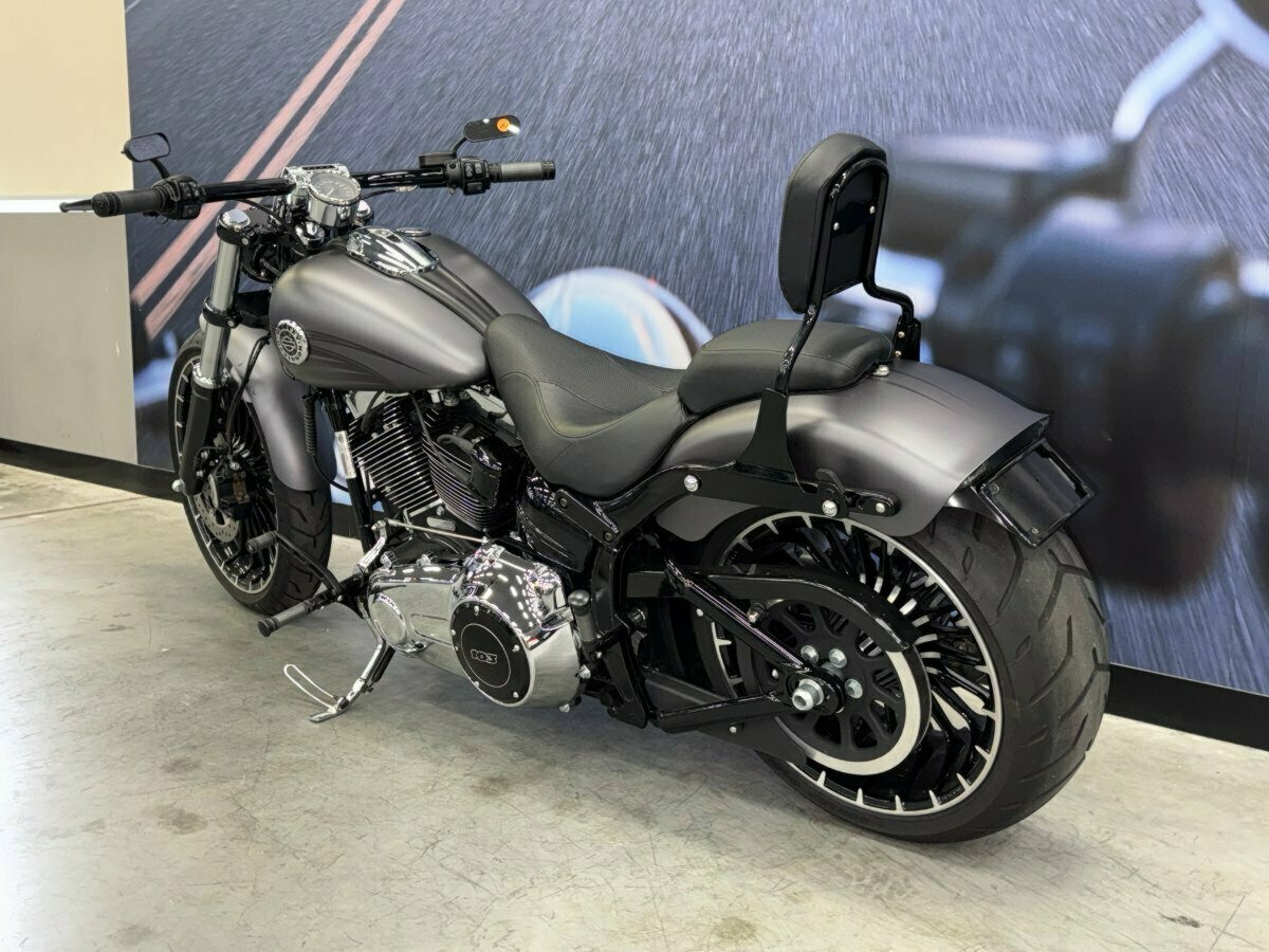 2017 HARLEY-DAVIDSON FXSB SOFTAIL BREAKOUT CRUISER