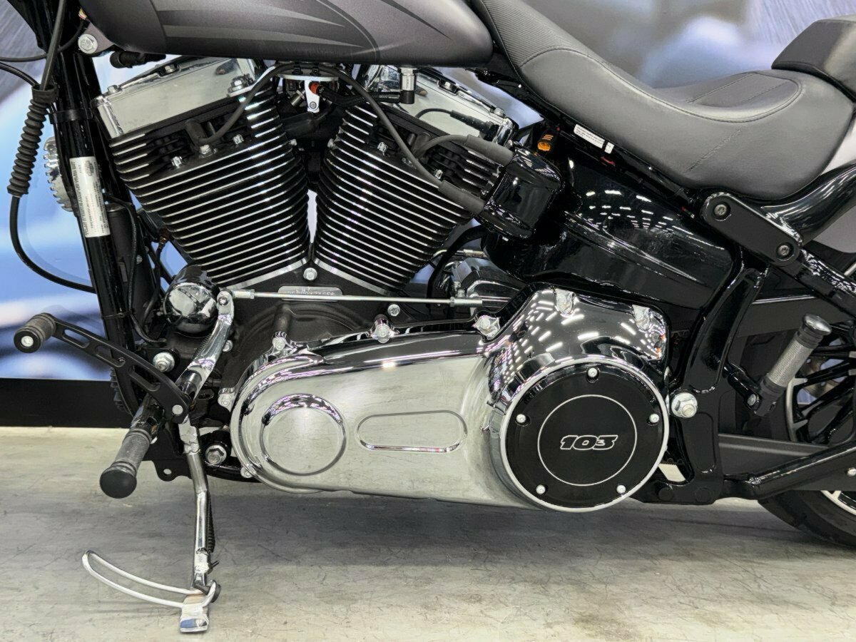 2017 HARLEY-DAVIDSON FXSB SOFTAIL BREAKOUT CRUISER