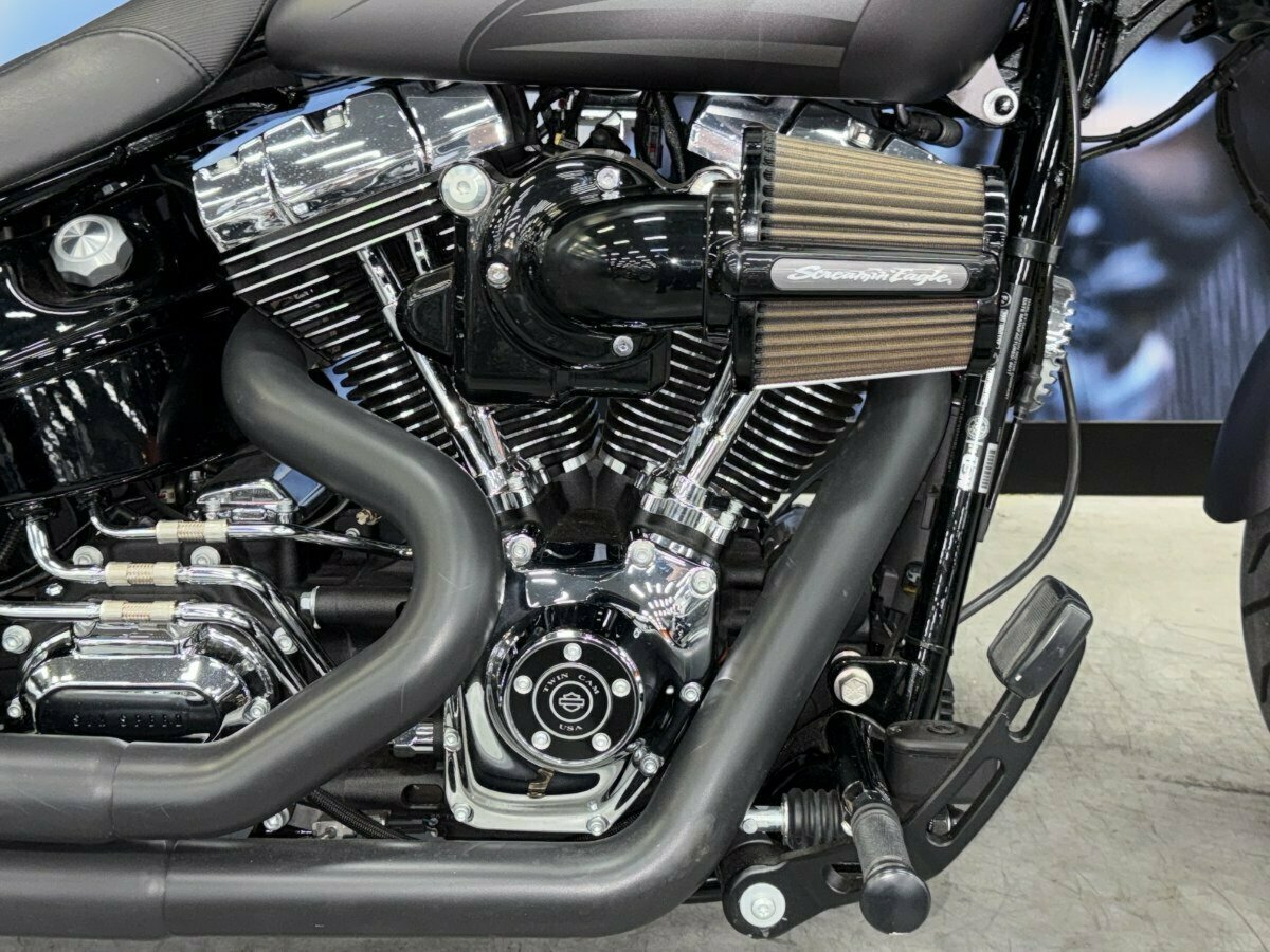 2017 HARLEY-DAVIDSON FXSB SOFTAIL BREAKOUT CRUISER