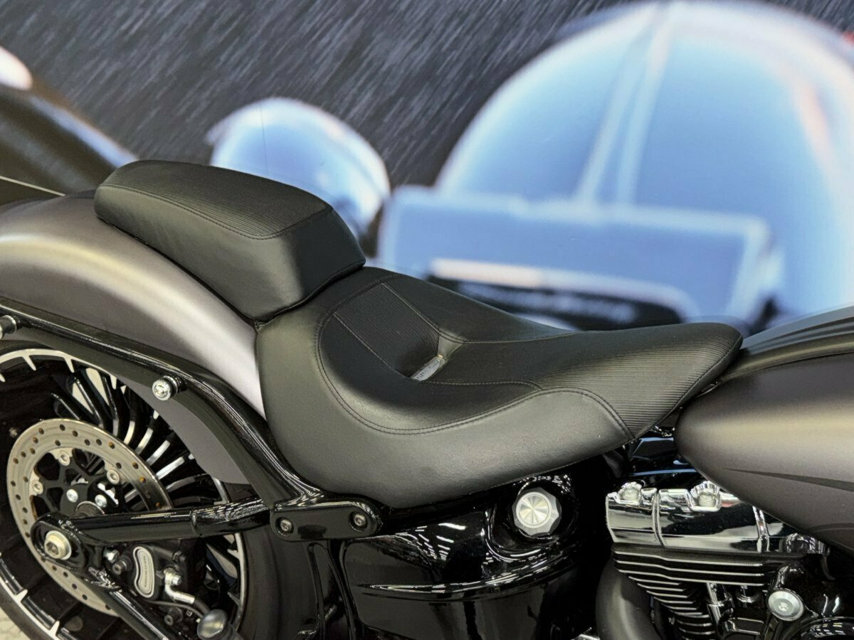 2017 HARLEY-DAVIDSON FXSB SOFTAIL BREAKOUT CRUISER