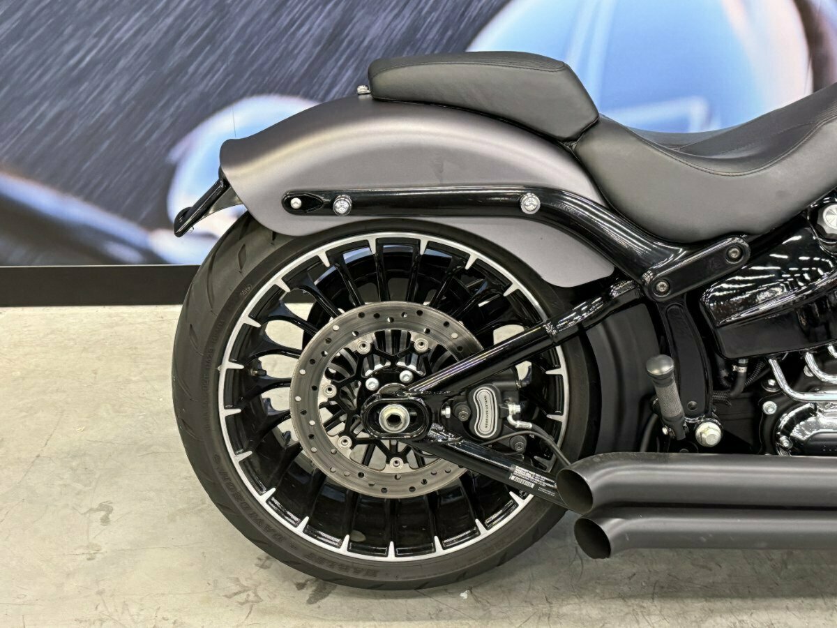 2017 HARLEY-DAVIDSON FXSB SOFTAIL BREAKOUT CRUISER