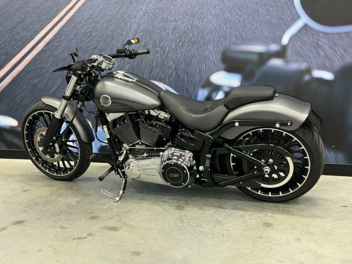 2017 HARLEY-DAVIDSON FXSB SOFTAIL BREAKOUT CRUISER