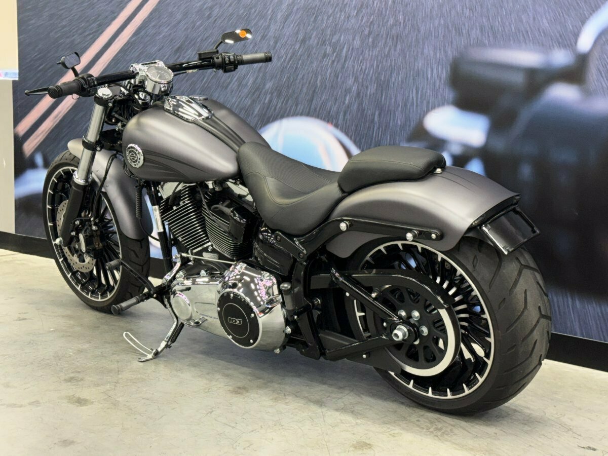 2017 HARLEY-DAVIDSON FXSB SOFTAIL BREAKOUT CRUISER