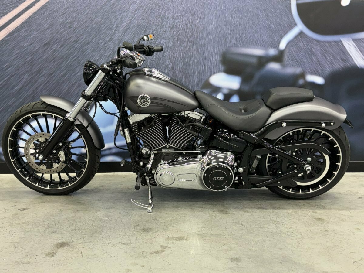 2017 HARLEY-DAVIDSON FXSB SOFTAIL BREAKOUT CRUISER