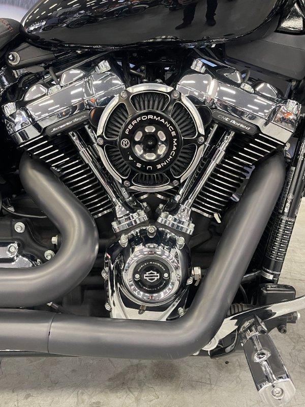 2018 HARLEY-DAVIDSON BREAKOUT 114 (FXBRS) CRUISER