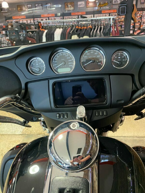 2022 HARLEY-DAVIDSON FLHTCUTG TRI GLIDE U/CLC 114 MY22 6 SP MANUAL TRIKE