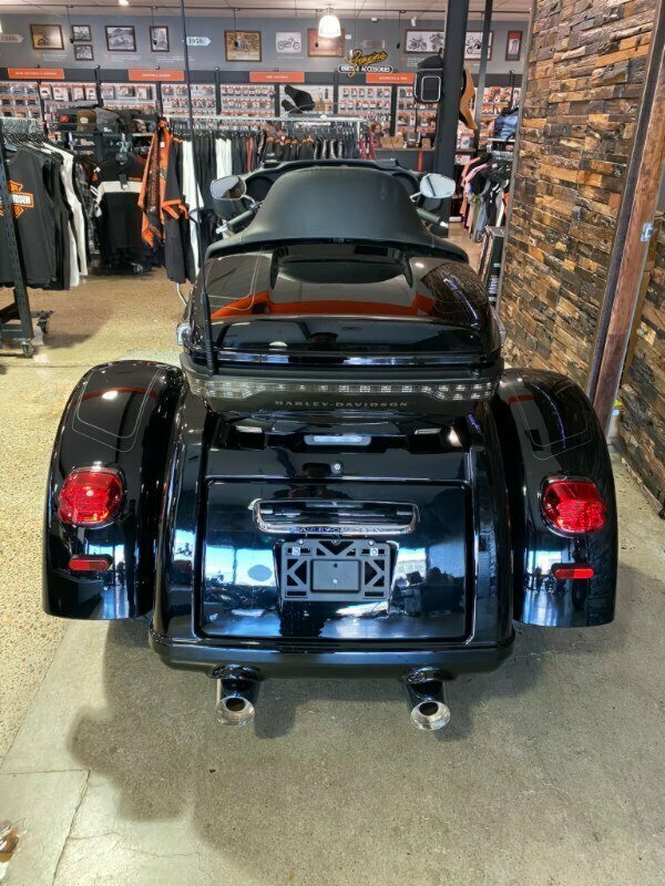 2022 HARLEY-DAVIDSON FLHTCUTG TRI GLIDE U/CLC 114 MY22 6 SP MANUAL TRIKE