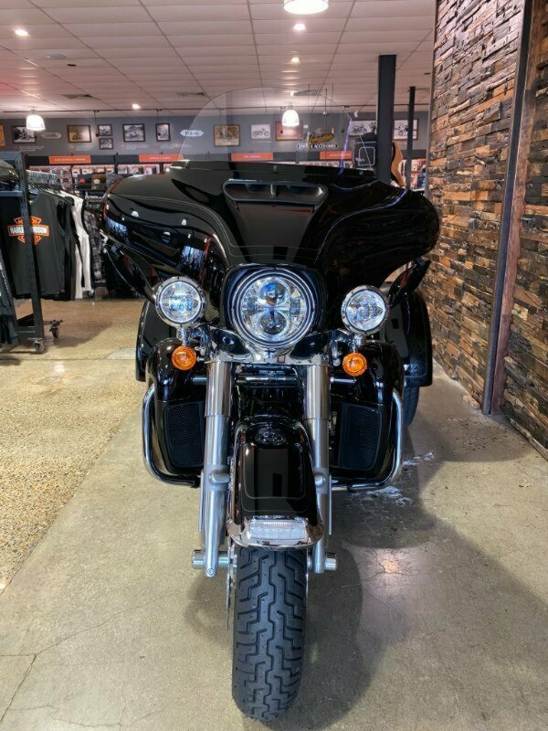 2022 HARLEY-DAVIDSON FLHTCUTG TRI GLIDE U/CLC 114 MY22 6 SP MANUAL TRIKE