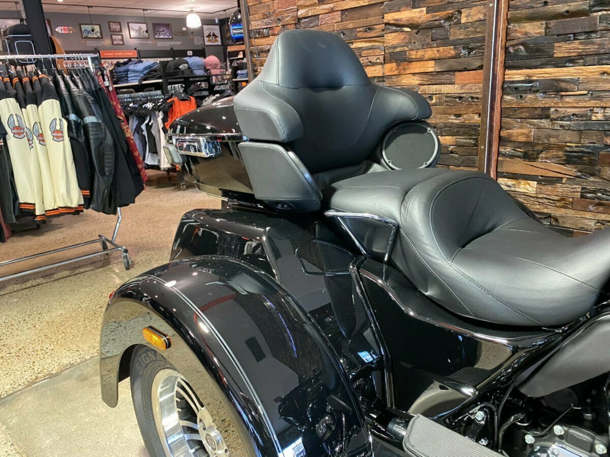 2022 HARLEY-DAVIDSON FLHTCUTG TRI GLIDE U/CLC 114 MY22 6 SP MANUAL TRIKE