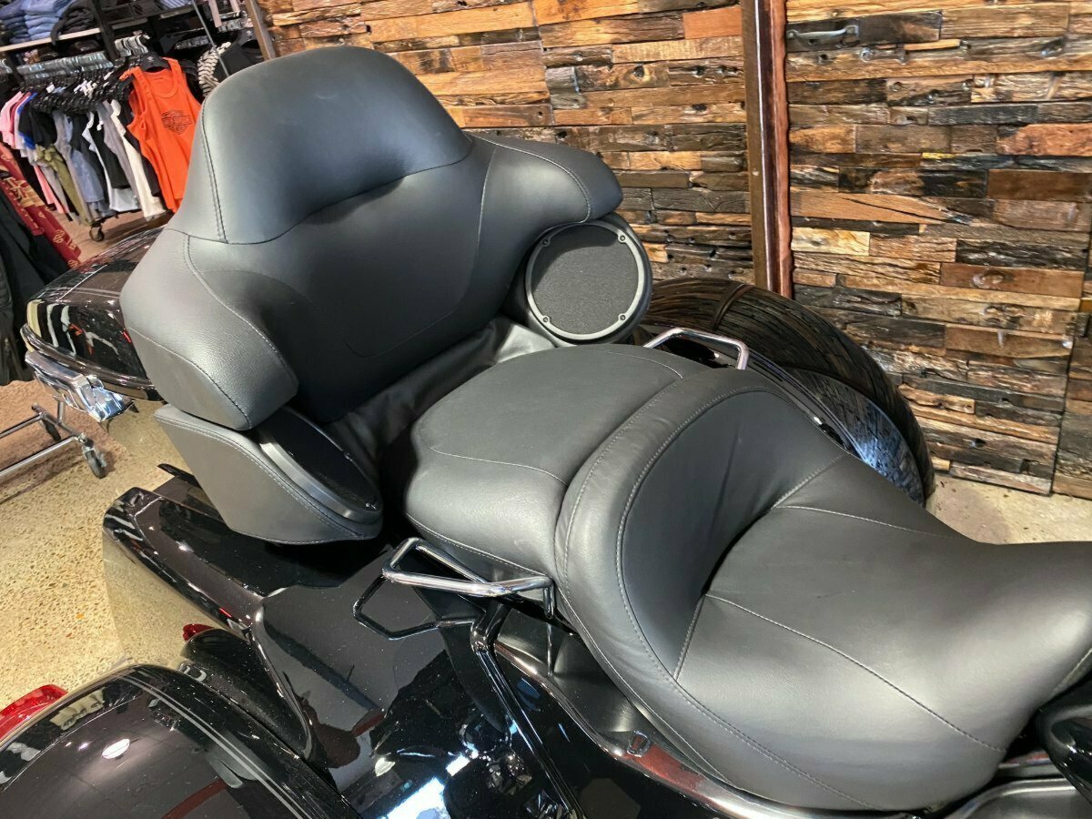 2022 HARLEY-DAVIDSON FLHTCUTG TRI GLIDE U/CLC 114 MY22 6 SP MANUAL TRIKE