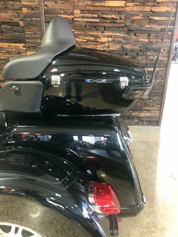 2022 HARLEY-DAVIDSON FLHTCUTG TRI GLIDE U/CLC 114 MY22 6 SP MANUAL TRIKE