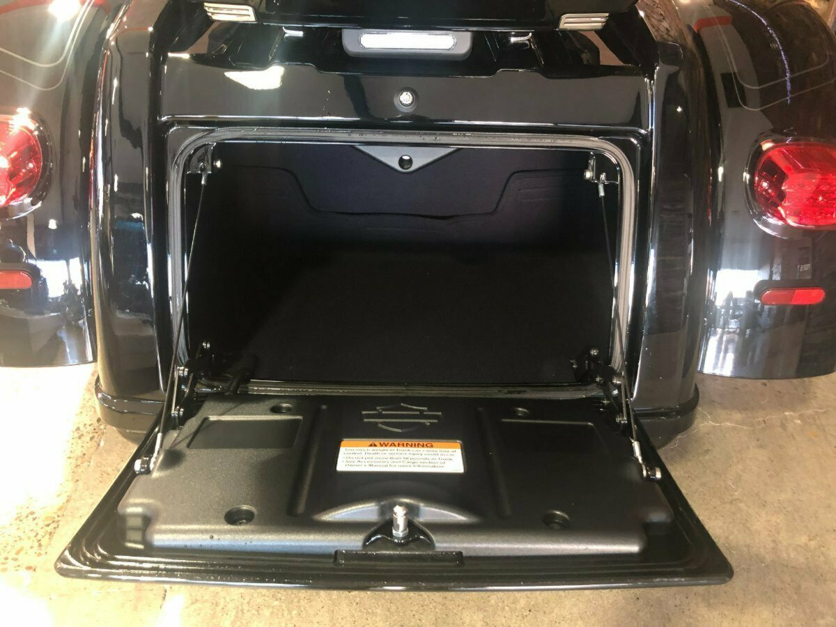 2022 HARLEY-DAVIDSON FLHTCUTG TRI GLIDE U/CLC 114 MY22 6 SP MANUAL TRIKE