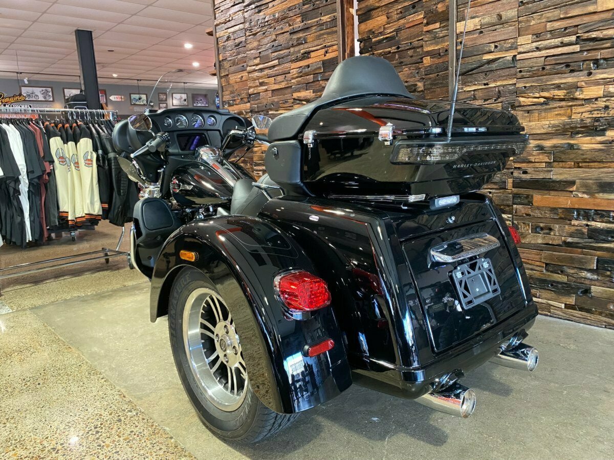 2022 HARLEY-DAVIDSON FLHTCUTG TRI GLIDE U/CLC 114 MY22 6 SP MANUAL TRIKE