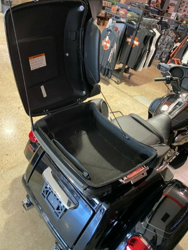 2022 HARLEY-DAVIDSON FLHTCUTG TRI GLIDE U/CLC 114 MY22 6 SP MANUAL TRIKE