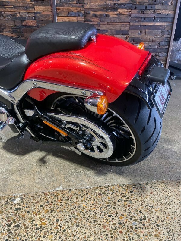 2017 HARLEY-DAVIDSON FXSB SOFTAIL BREAKOUT CRUISER
