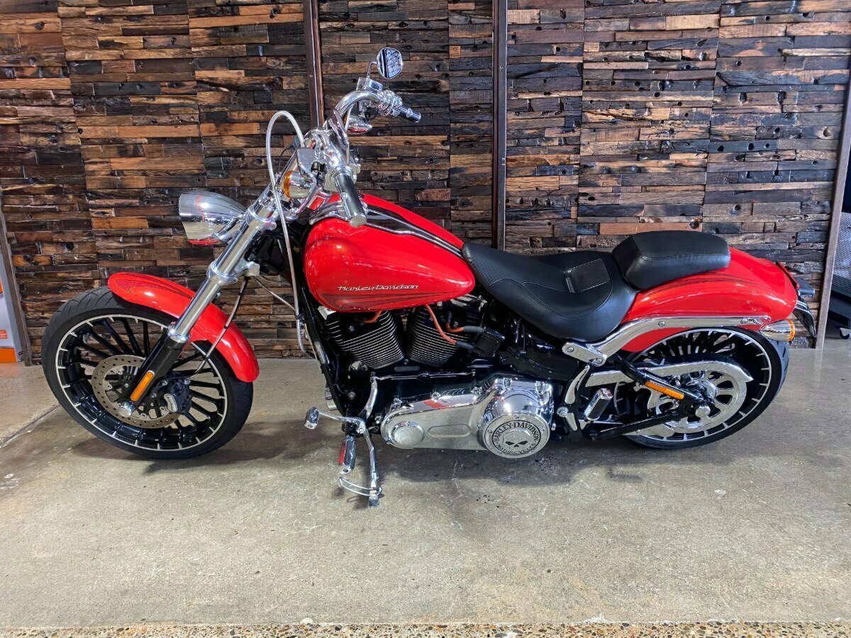 2017 HARLEY-DAVIDSON FXSB SOFTAIL BREAKOUT CRUISER