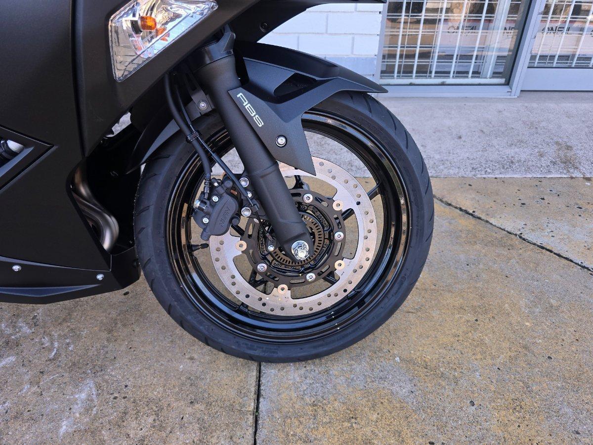 2025 KAWASAKI NINJA 500 (EX500G) SPORTS