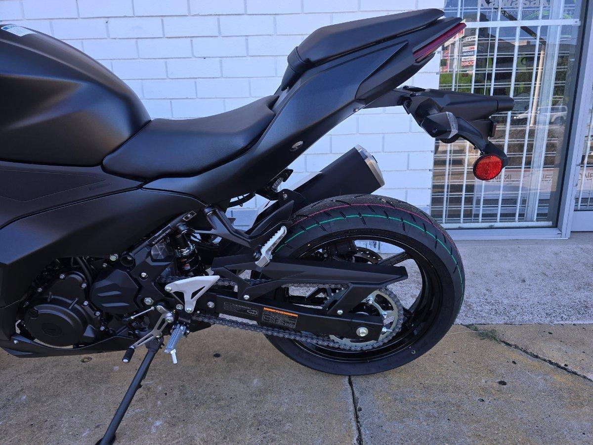 2025 KAWASAKI NINJA 500 (EX500G) SPORTS