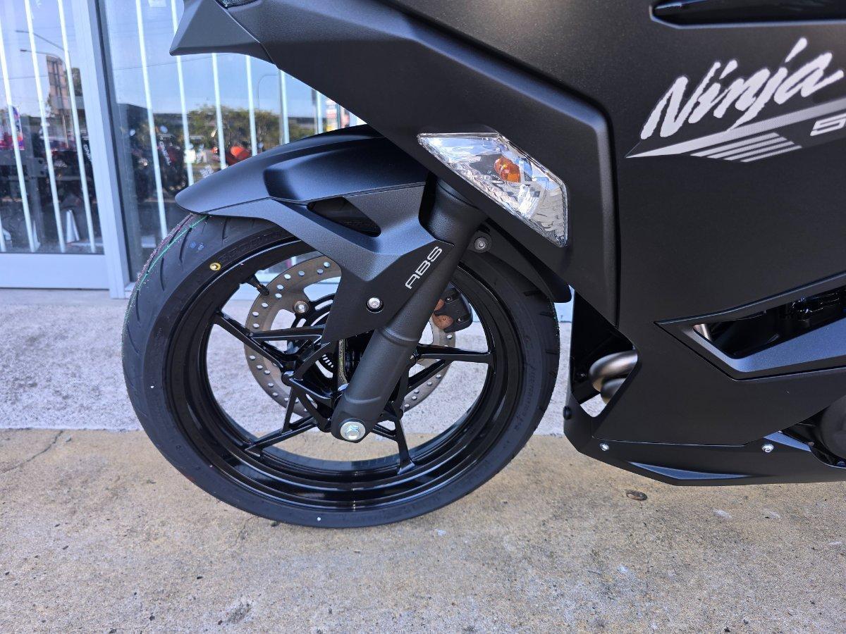 2025 KAWASAKI NINJA 500 (EX500G) SPORTS