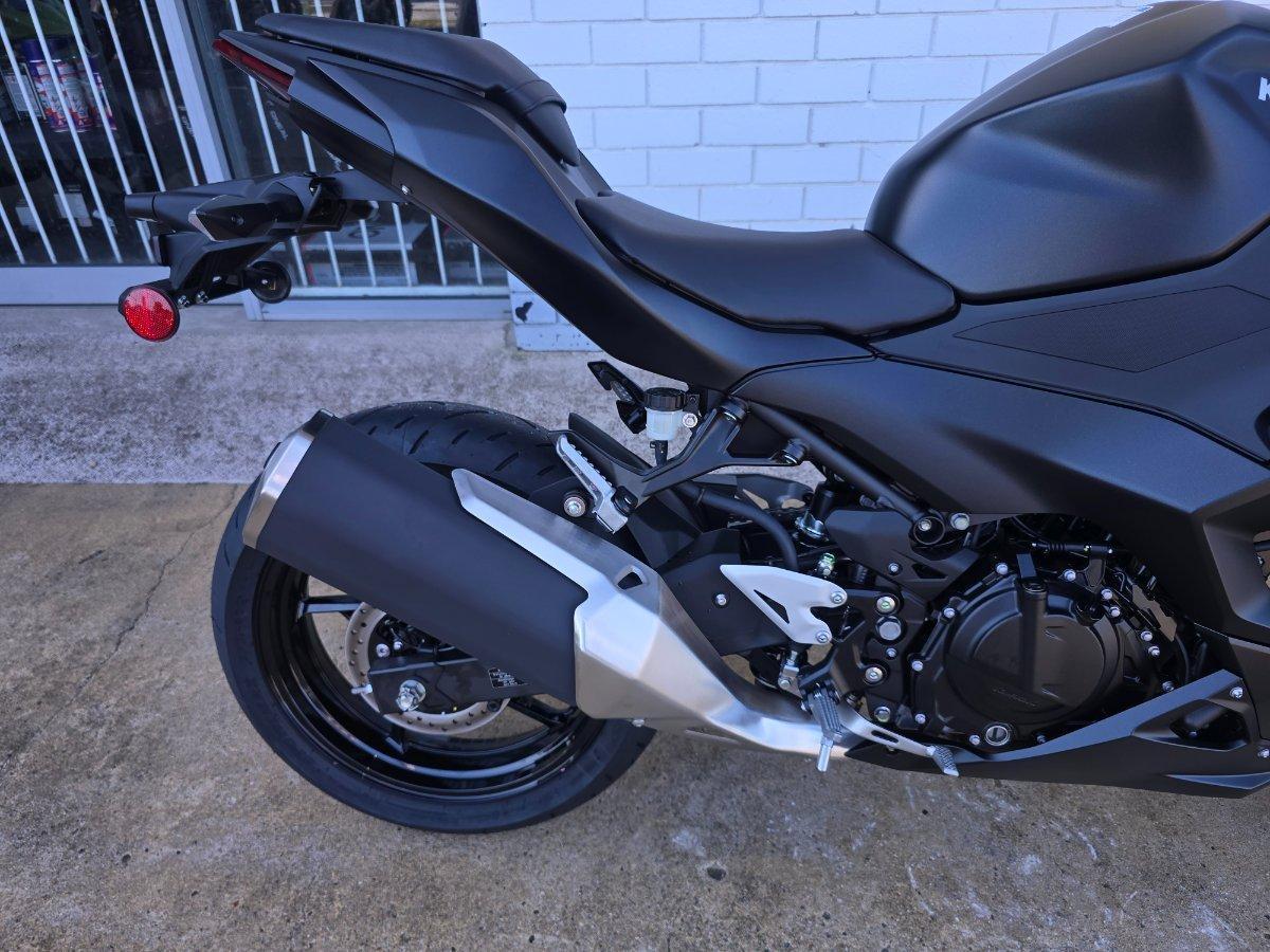 2025 KAWASAKI NINJA 500 (EX500G) SPORTS