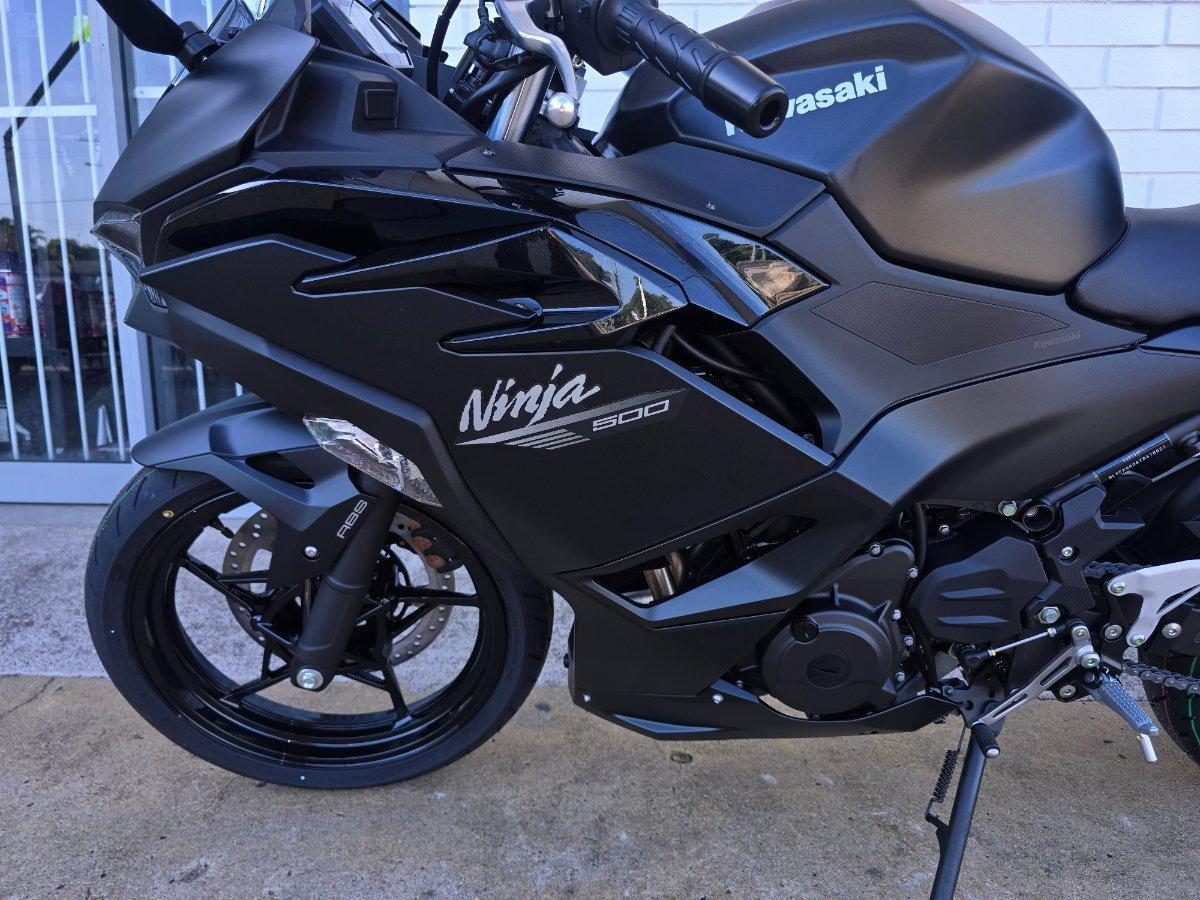 2025 KAWASAKI NINJA 500 (EX500G) SPORTS