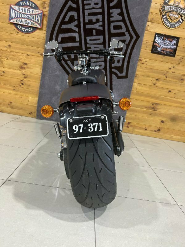 2017 HARLEY-DAVIDSON FXSB SOFTAIL BREAKOUT CRUISER
