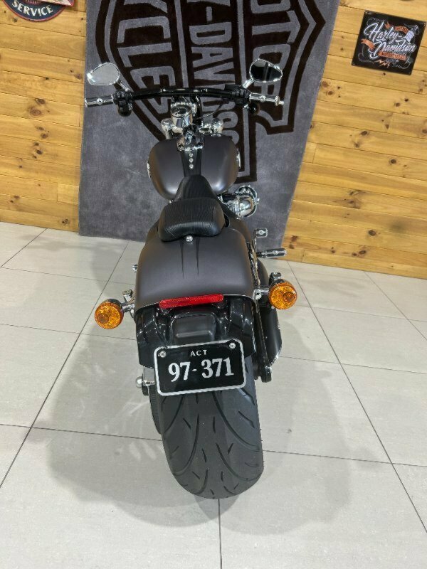2017 HARLEY-DAVIDSON FXSB SOFTAIL BREAKOUT CRUISER