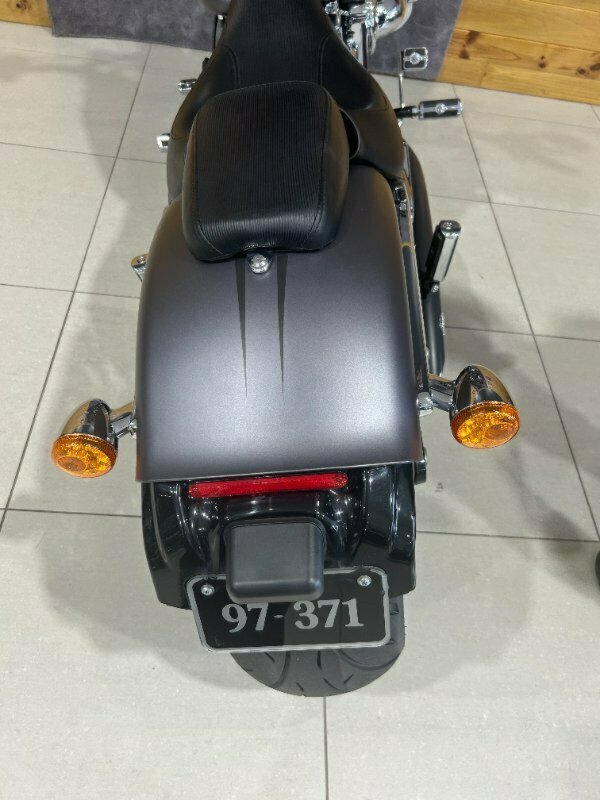 2017 HARLEY-DAVIDSON FXSB SOFTAIL BREAKOUT CRUISER