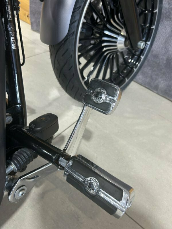 2017 HARLEY-DAVIDSON FXSB SOFTAIL BREAKOUT CRUISER
