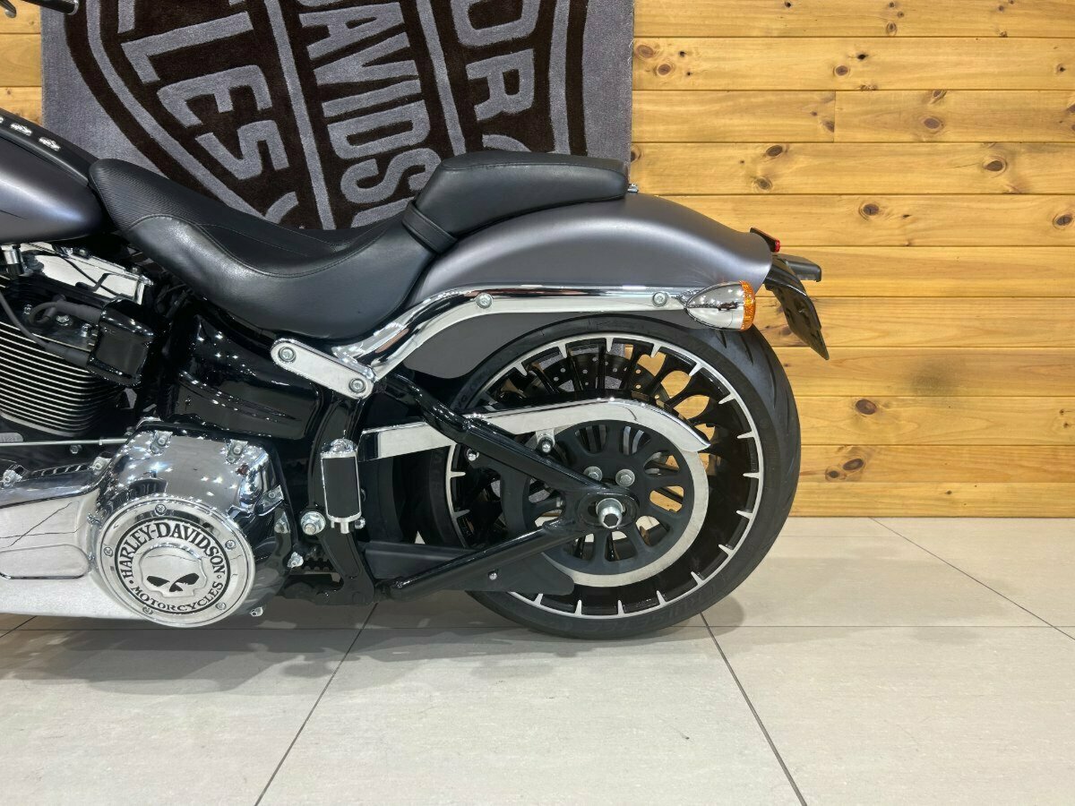 2017 HARLEY-DAVIDSON FXSB SOFTAIL BREAKOUT CRUISER