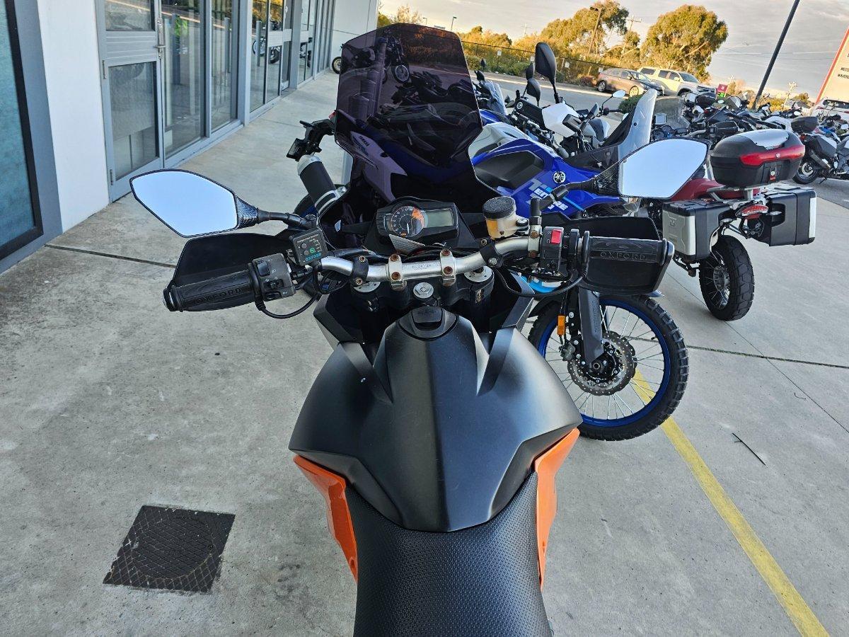 2009 KTM 990 SUPERMOTO T ROAD