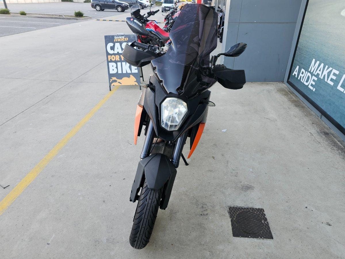 2009 KTM 990 SUPERMOTO T ROAD