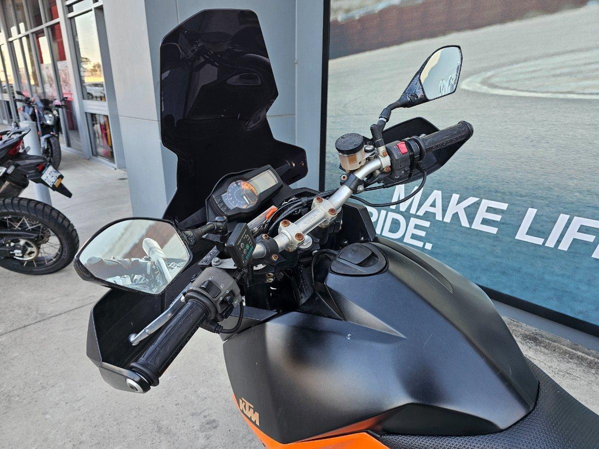2009 KTM 990 SUPERMOTO T ROAD