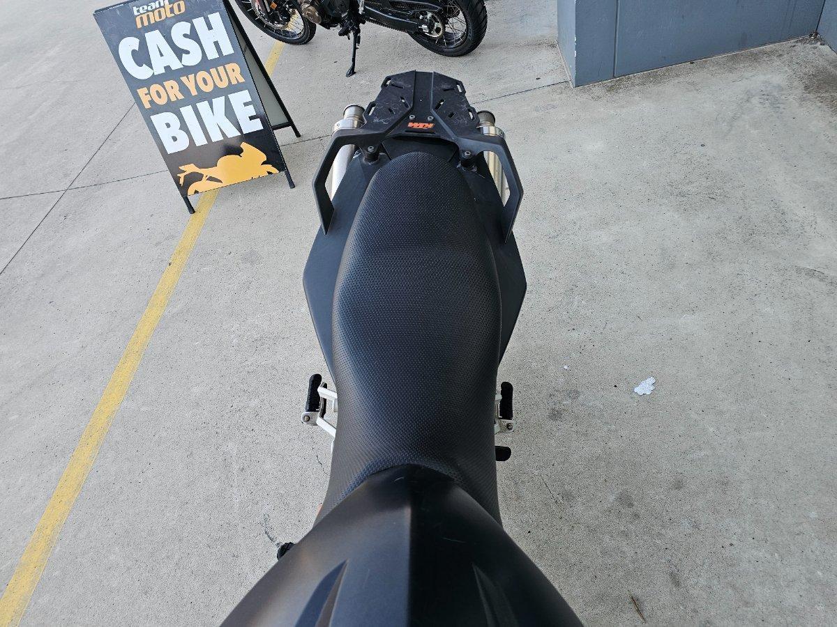 2009 KTM 990 SUPERMOTO T ROAD