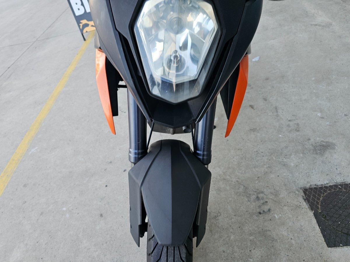 2009 KTM 990 SUPERMOTO T ROAD