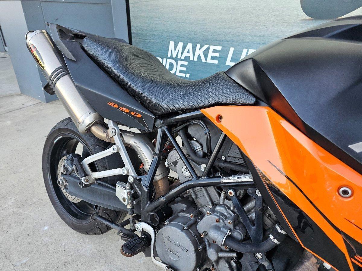 2009 KTM 990 SUPERMOTO T ROAD