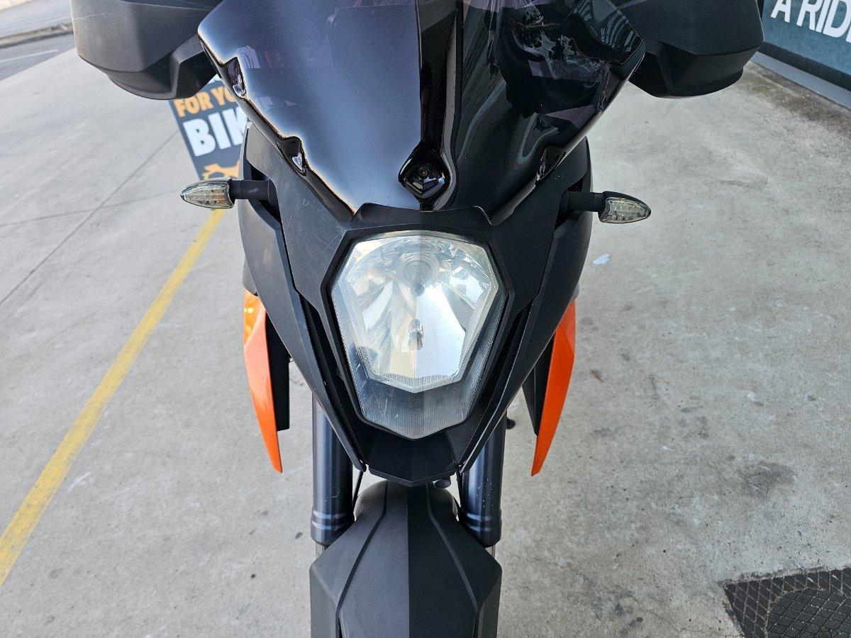 2009 KTM 990 SUPERMOTO T ROAD