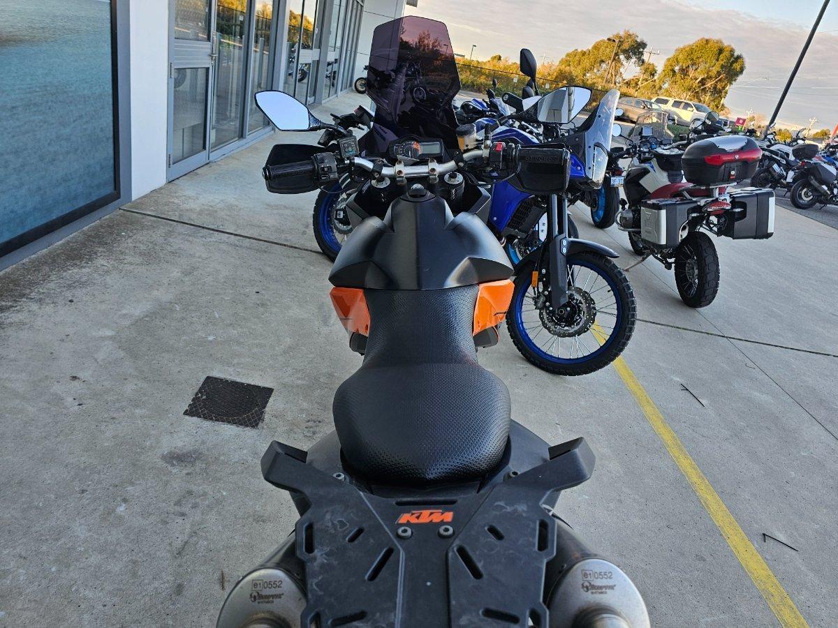 2009 KTM 990 SUPERMOTO T ROAD