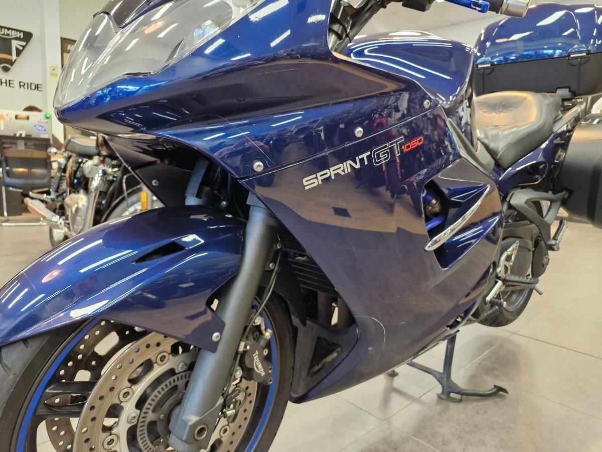 2011 TRIUMPH SPRINT GT SPORTS