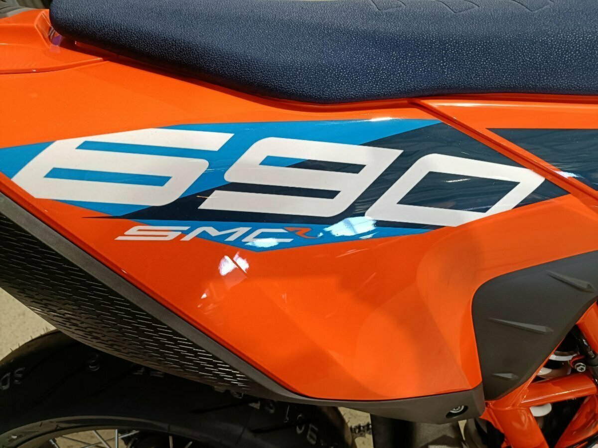 2024 KTM 690 SMC R SUPERMOTARD