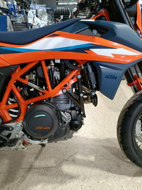 2024 KTM 690 SMC R SUPERMOTARD