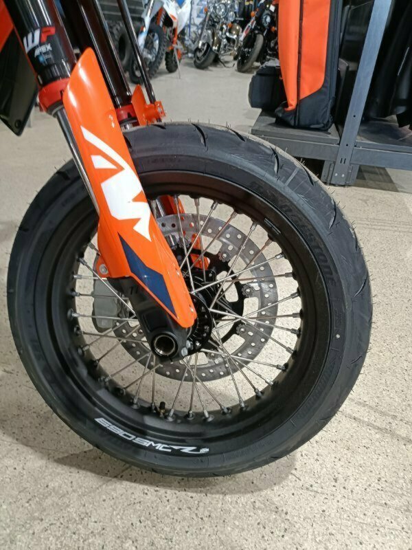 2024 KTM 690 SMC R SUPERMOTARD