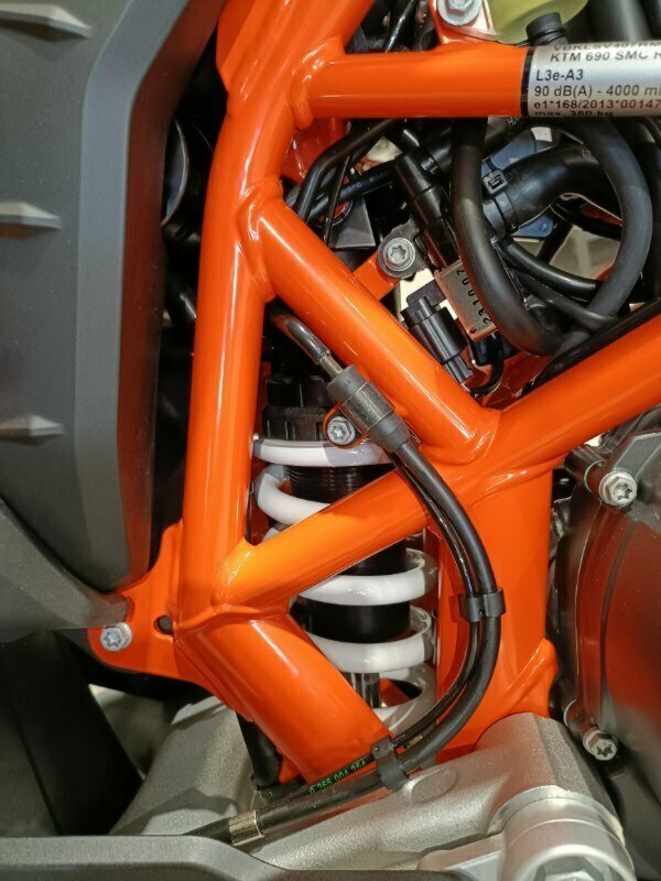 2024 KTM 690 SMC R SUPERMOTARD