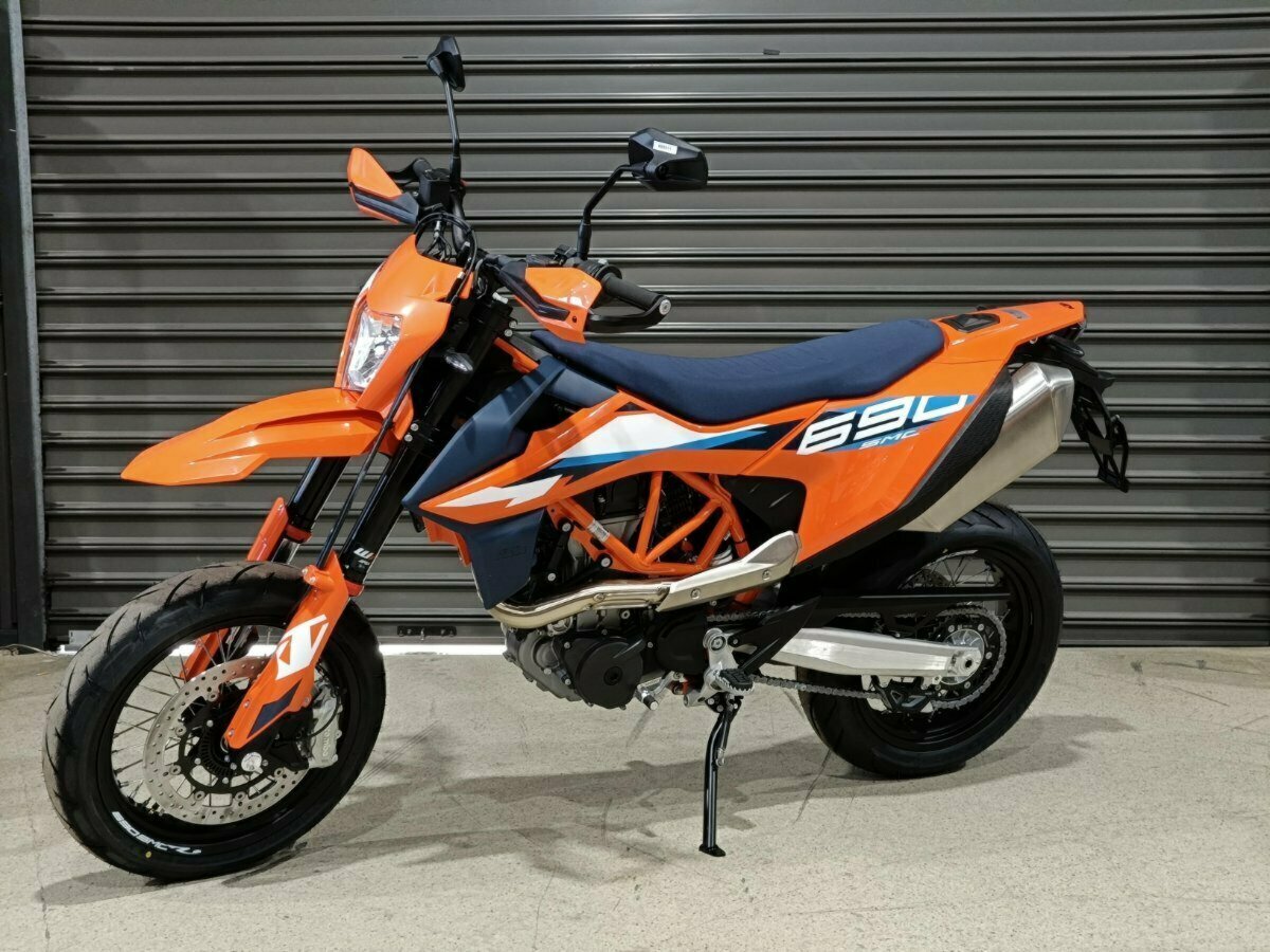 2024 KTM 690 SMC R SUPERMOTARD