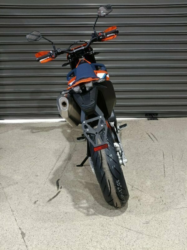 2024 KTM 690 SMC R SUPERMOTARD