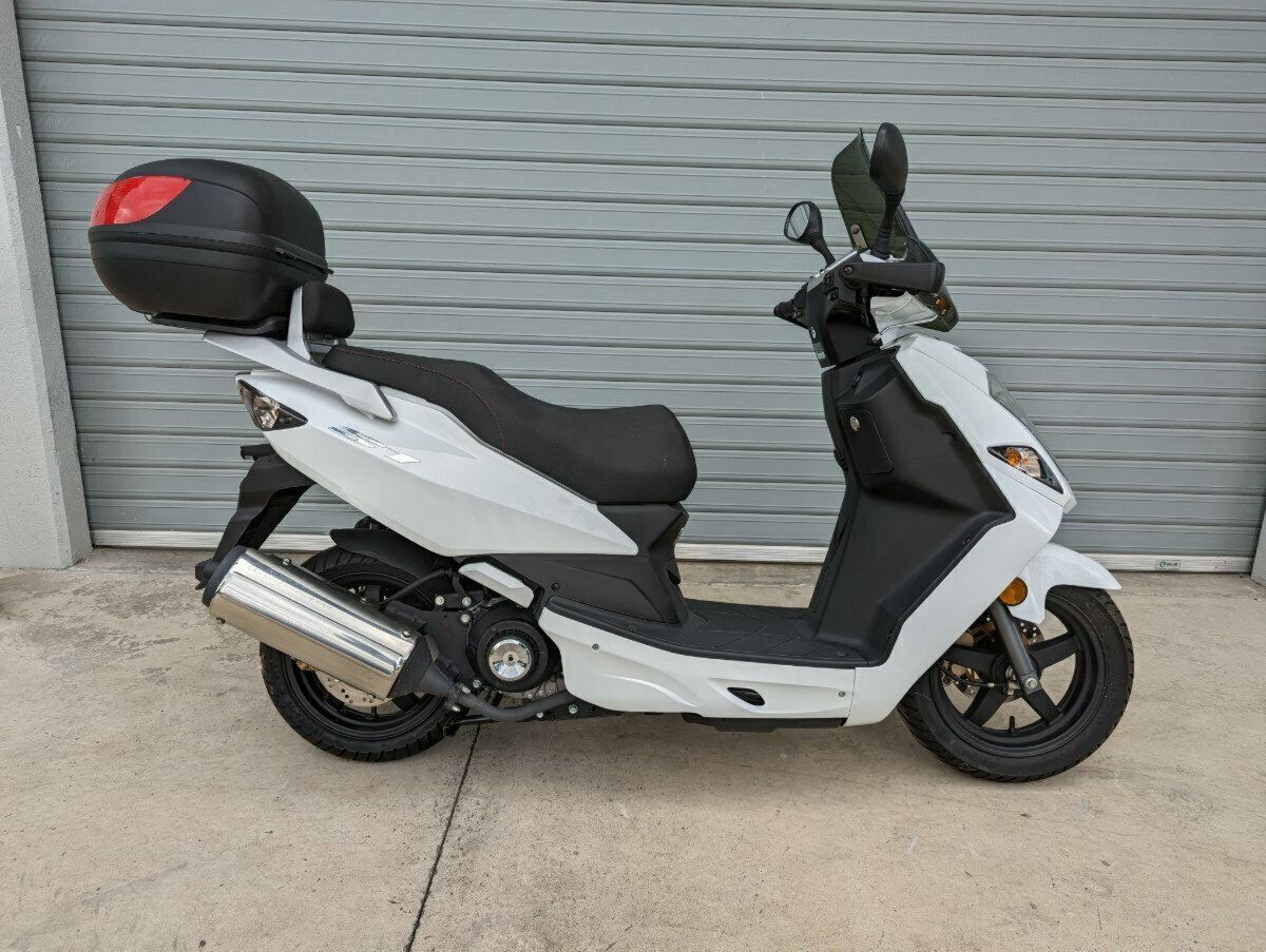 2015 DAELIM S1 SCOOTER