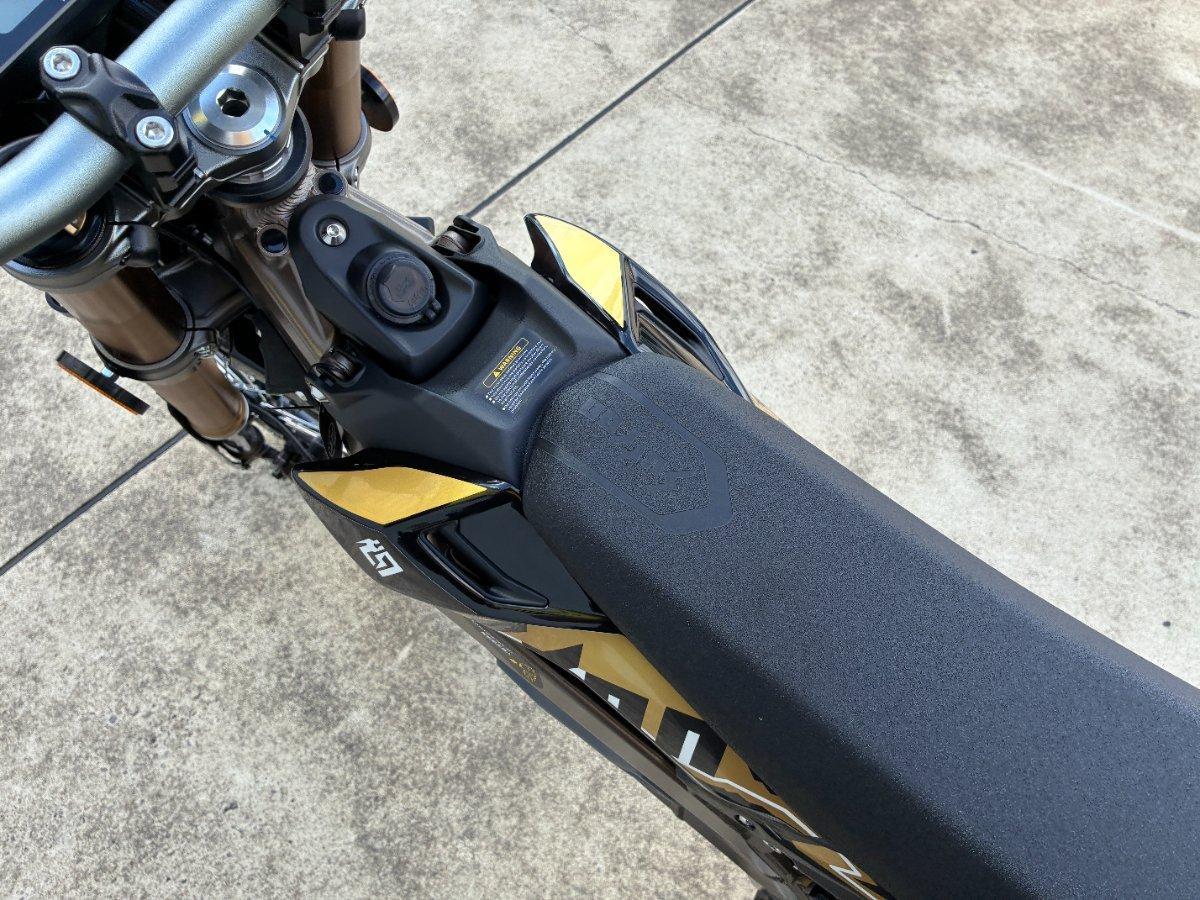 2025 SUR-RON ULTRA BEE T