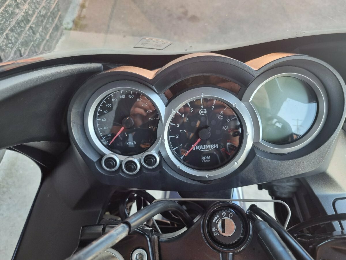 2011 TRIUMPH SPRINT GT SPORTS